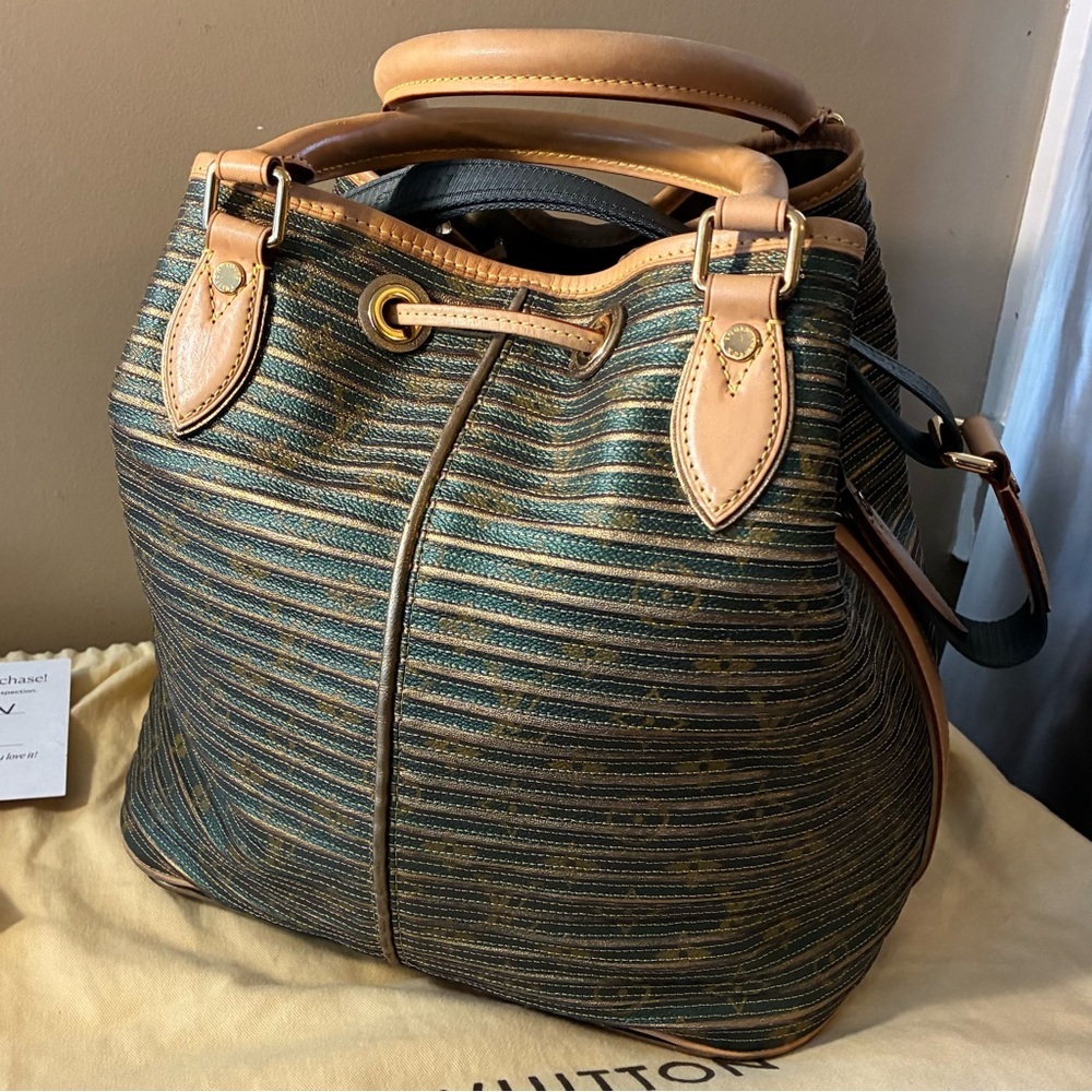 Louis Vuitton LIMITED EDITION Eden Neo Bucket Bag - Picture 5 of 16